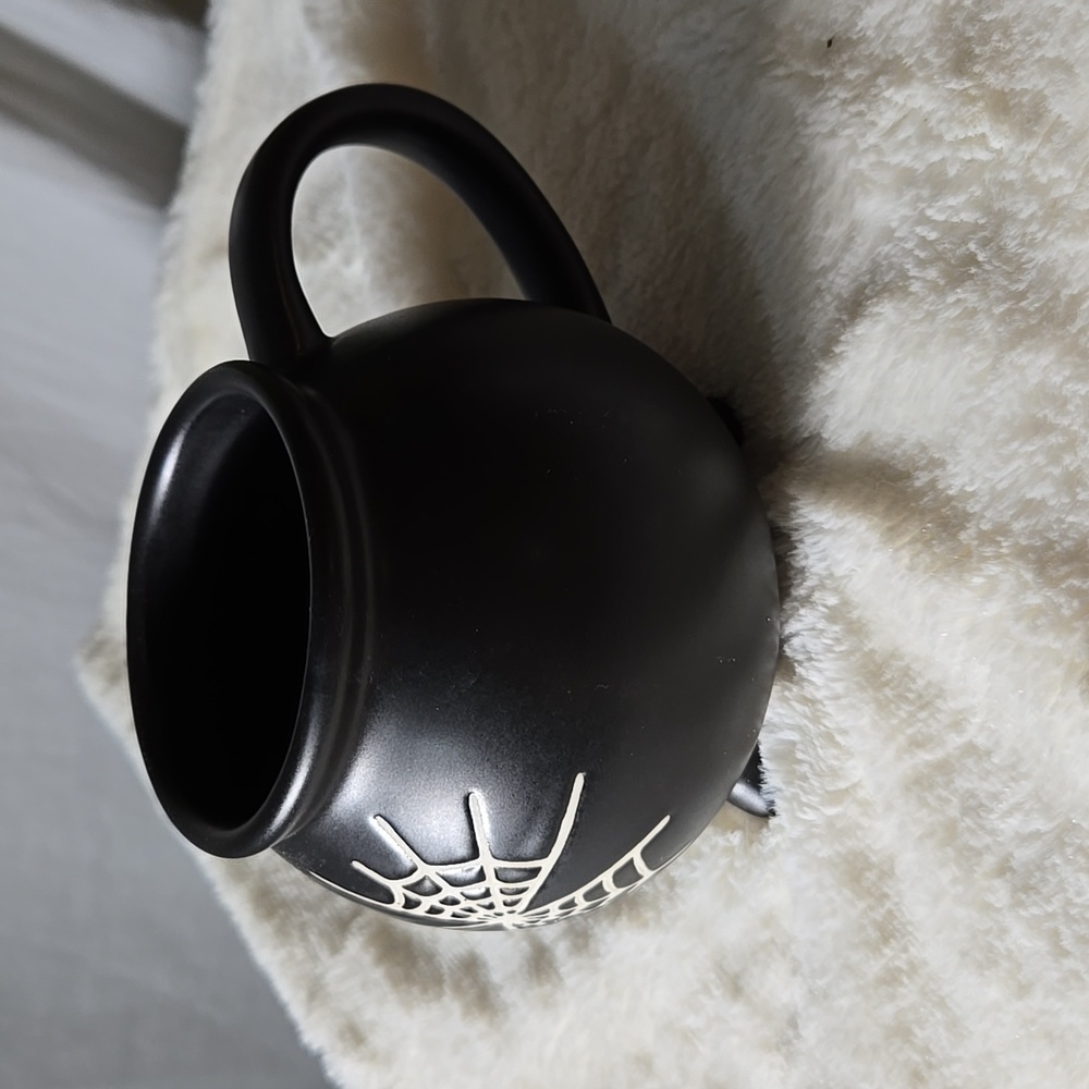 Hyde And Eek Halloween Cauldron Mug - Picture 3 of 4